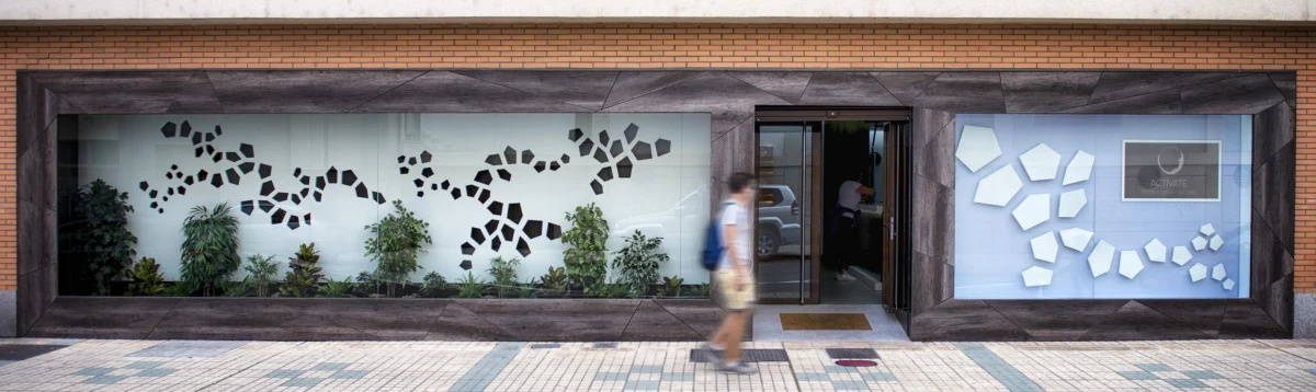 Fachada dia 1 Actívate physiotherapy clinic street facade