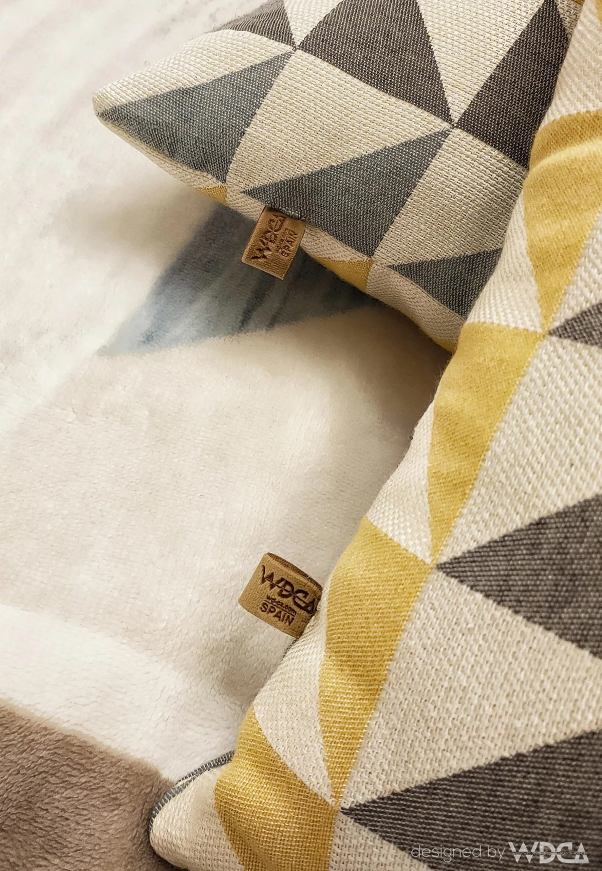 Geometric fabric cushions