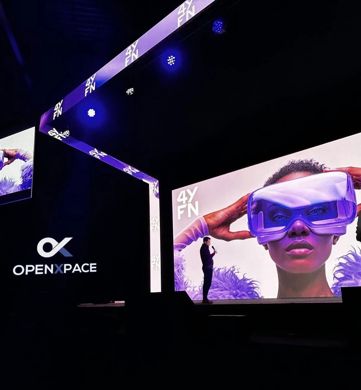 Virtual reality demonstration at an OpenXpace exhibition stand